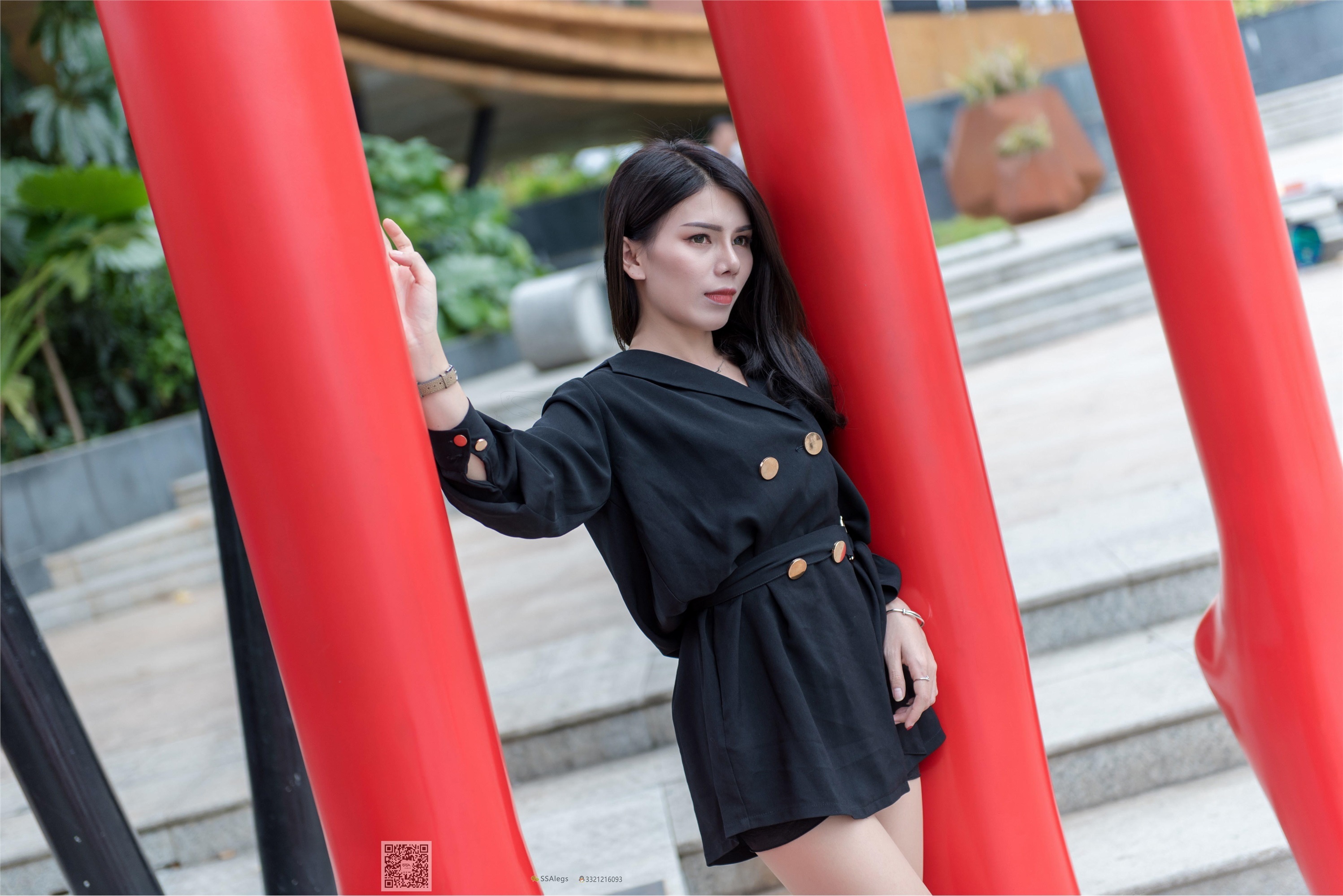 SSA丝社 NO.024 高冷混血女王芷沫肉丝街拍